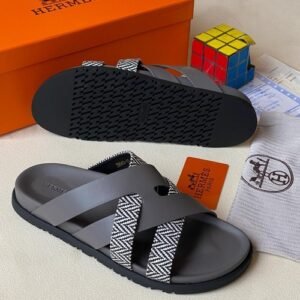 LOUIS VUITTON leather pam slippers