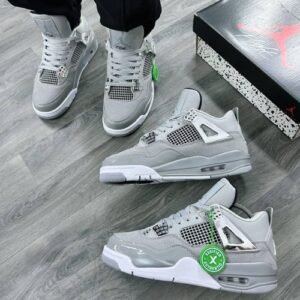 Air Jordan 4 Retro "FROZEN MOMENT" sneakers