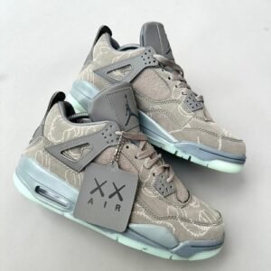 Air Jordan 4 Retro x kaws sneakers