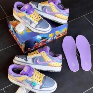 NIKE SB DUNK LOW SNEAKERS