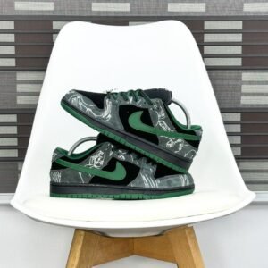 SKATEBOARDS X NIKE SB DUNK LOW PRO SNEAKERS