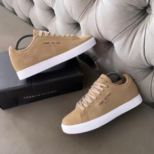 TOMMY HILFIGER SUEDE LOW TOP SNEAKERS