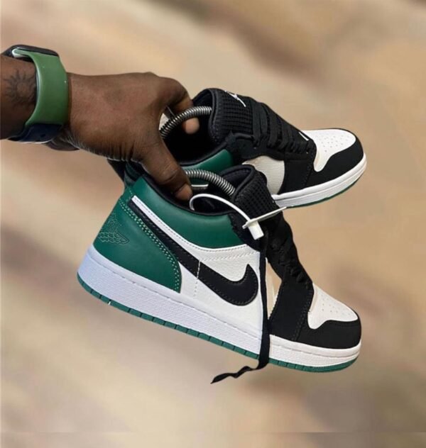 AIR JORDAN 1 LOW SNEAKERS